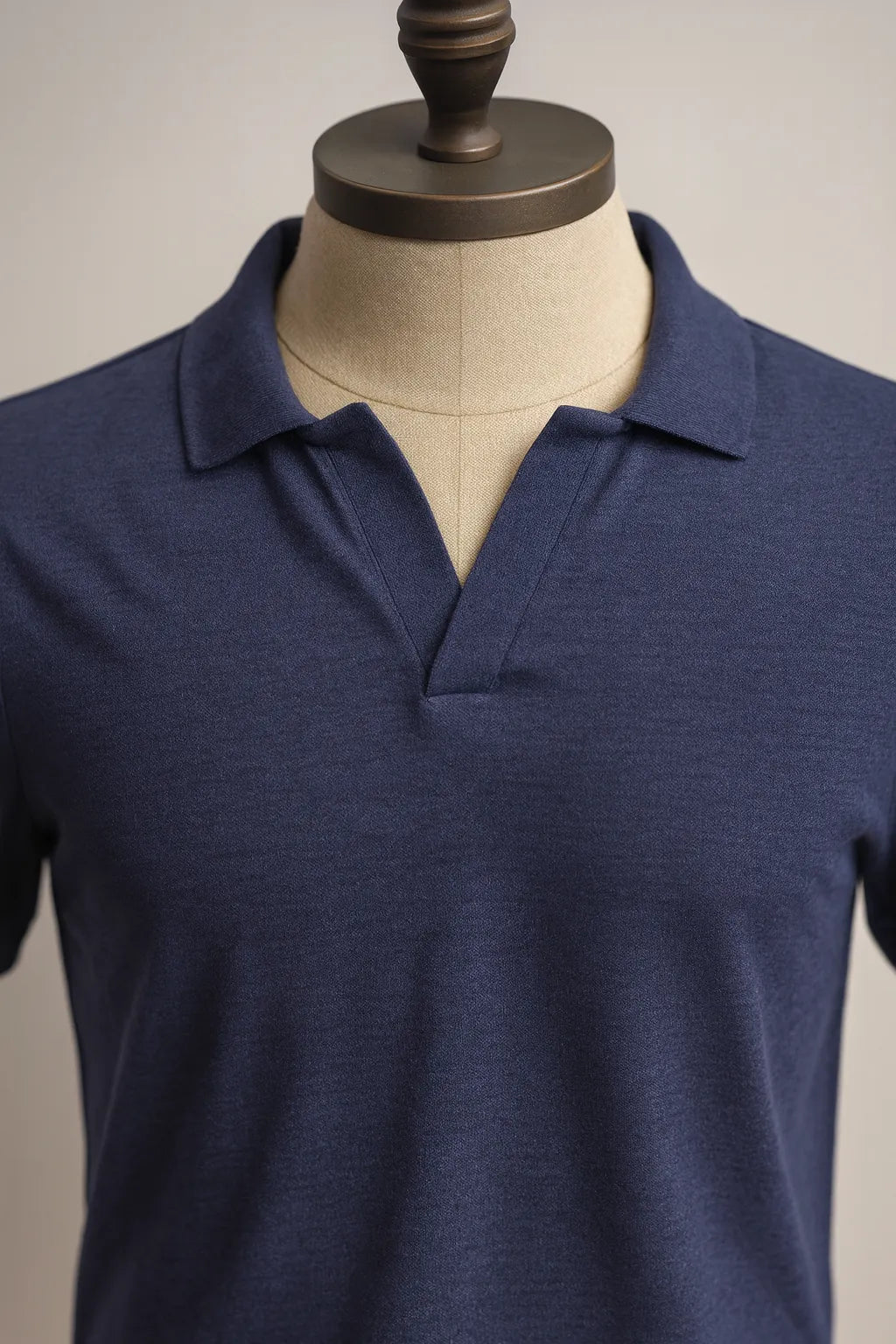 Camisa Polo Slim em Algodão com Gola V