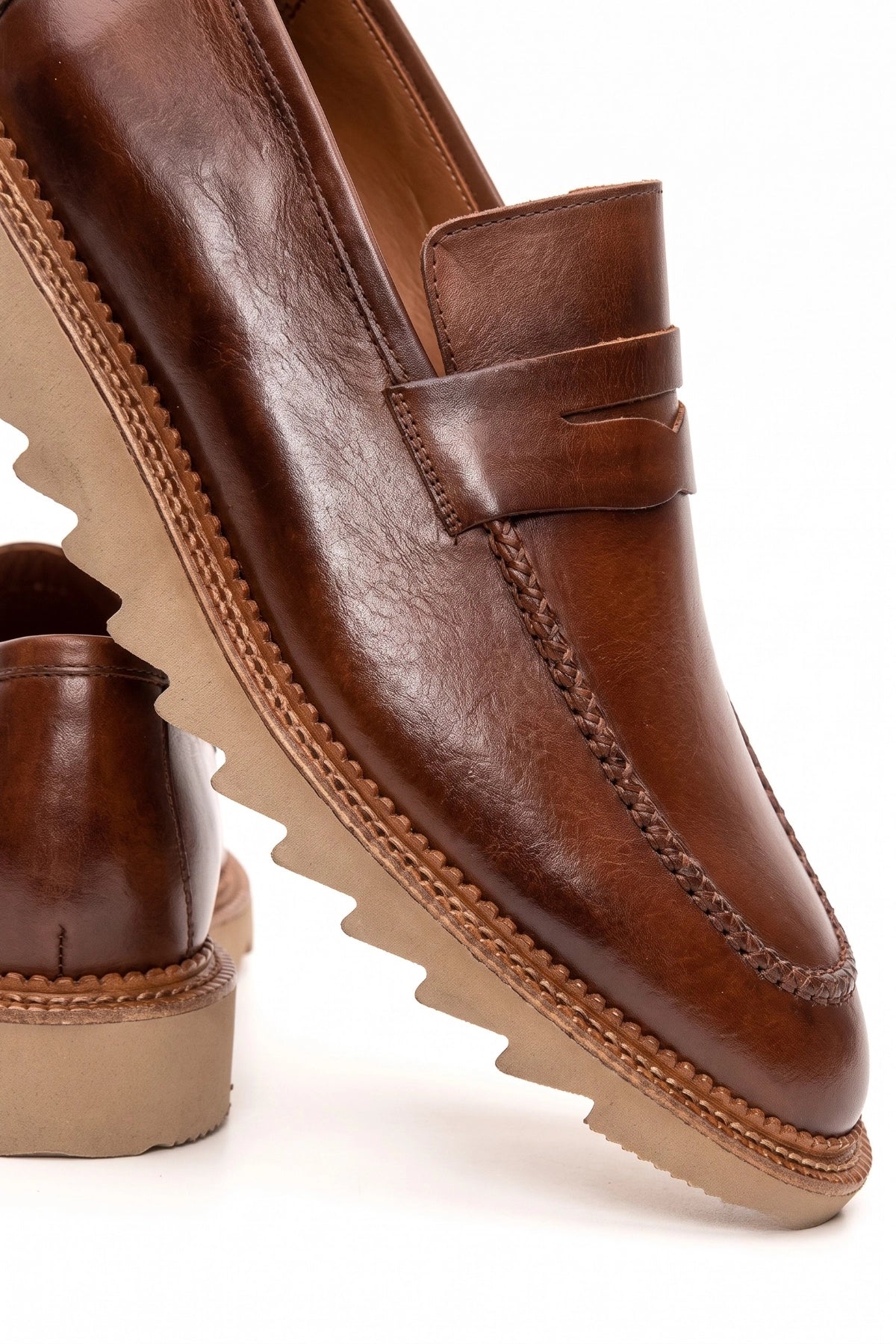 Sapato Social Loafer Tratorado Savelli em Couro Legítimo