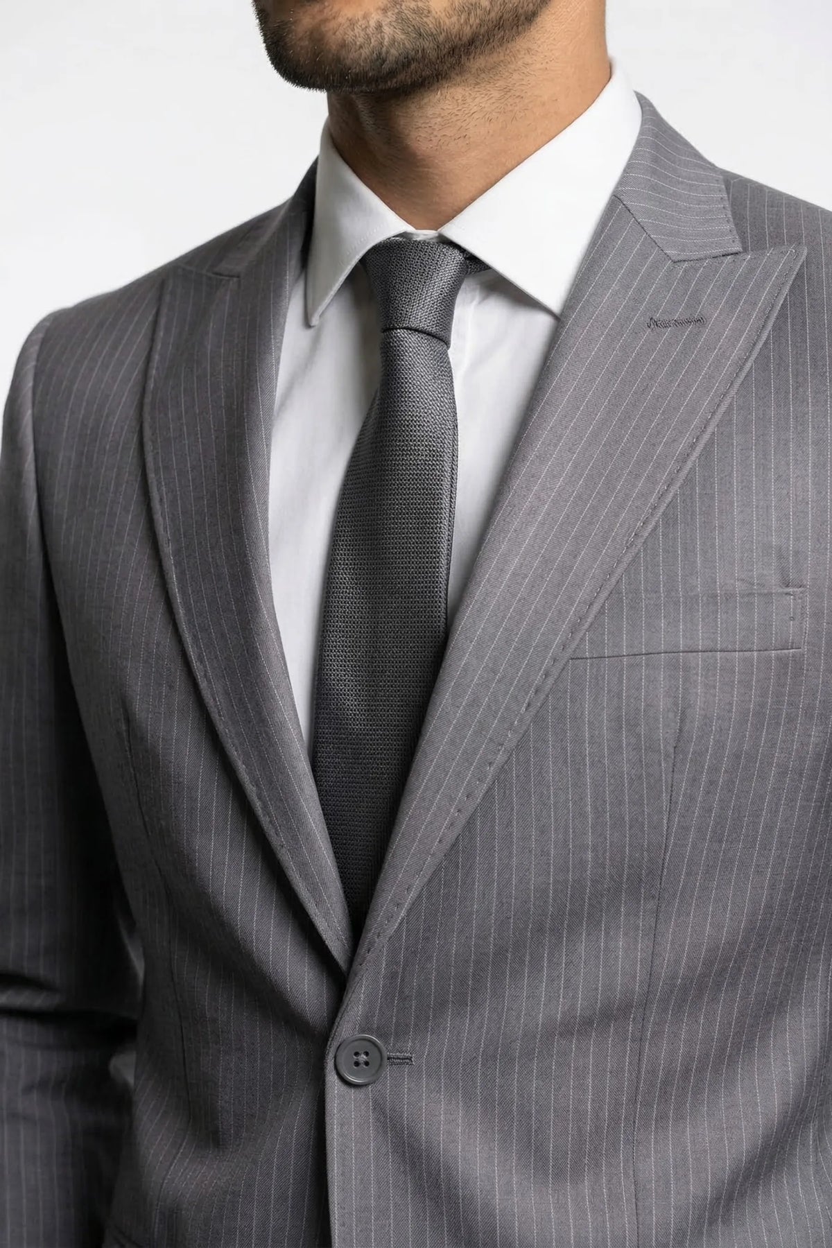 Terno Slim Masculino Cinza Risca de Giz em Poliviscose