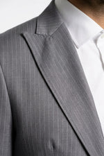 Terno Slim Masculino Cinza Risca de Giz em Poliviscose