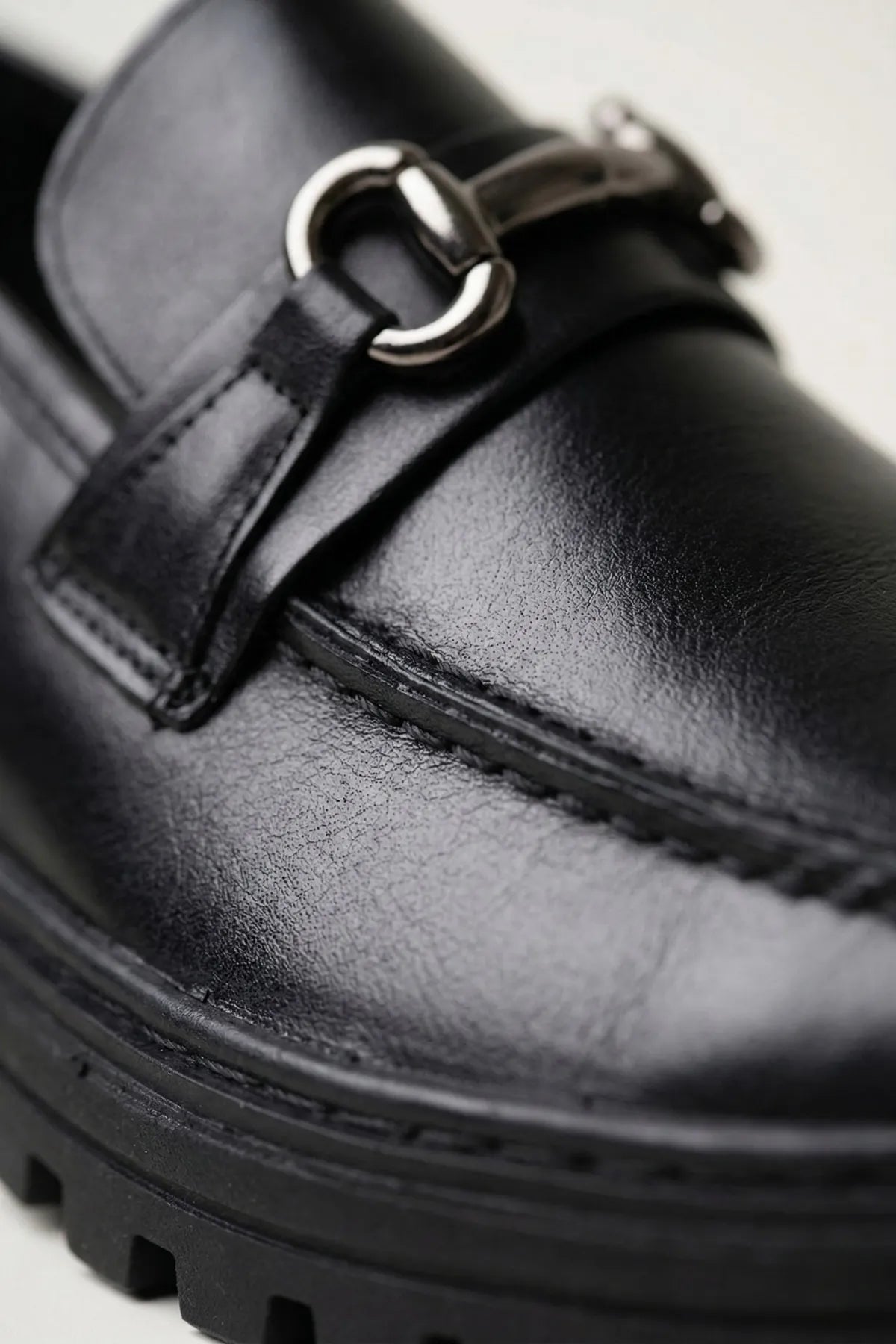 Sapato Mocassim Alaska com Bridão Prateado