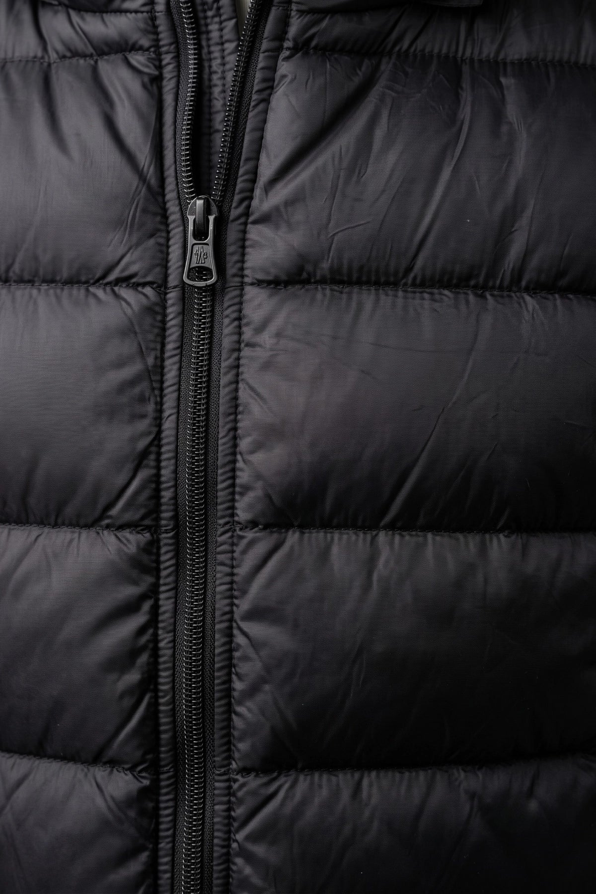 Colete Masculino Puffer Preto com Capuz Removível