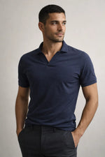 Camisa Polo Slim em Algodão com Gola V