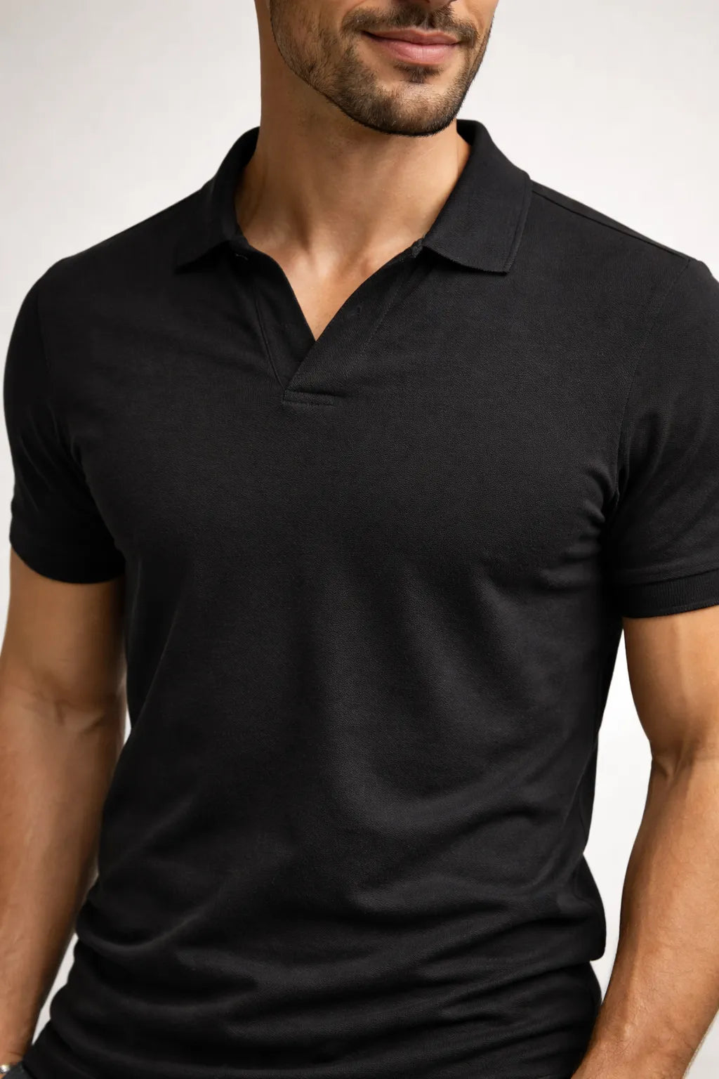 Camisa Polo Slim em Algodão com Gola V