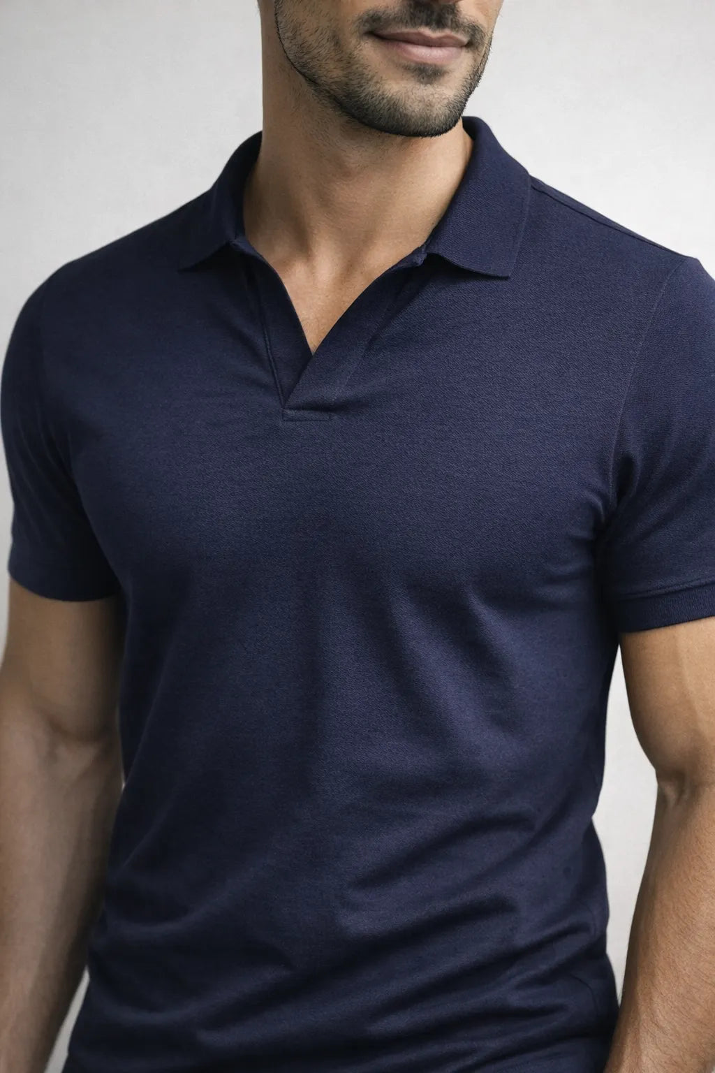 Camisa Polo Slim em Algodão com Gola V