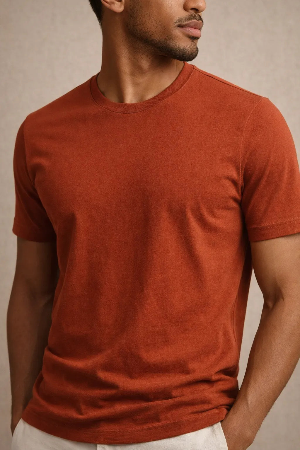 Camiseta Masculina em Algodão com Gola Redonda