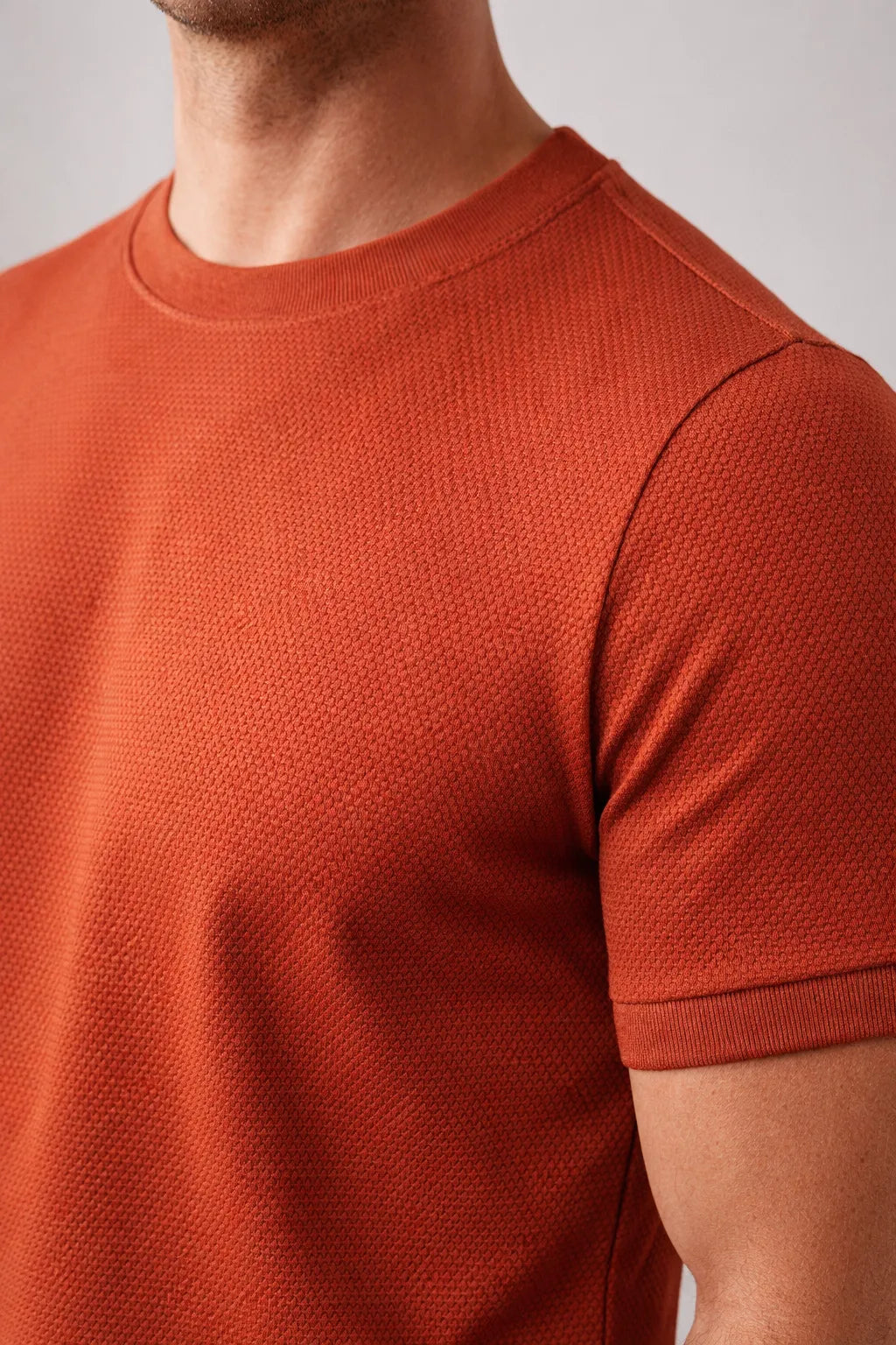 Camiseta Masculina Estruturada em Algodão com Textura Premium