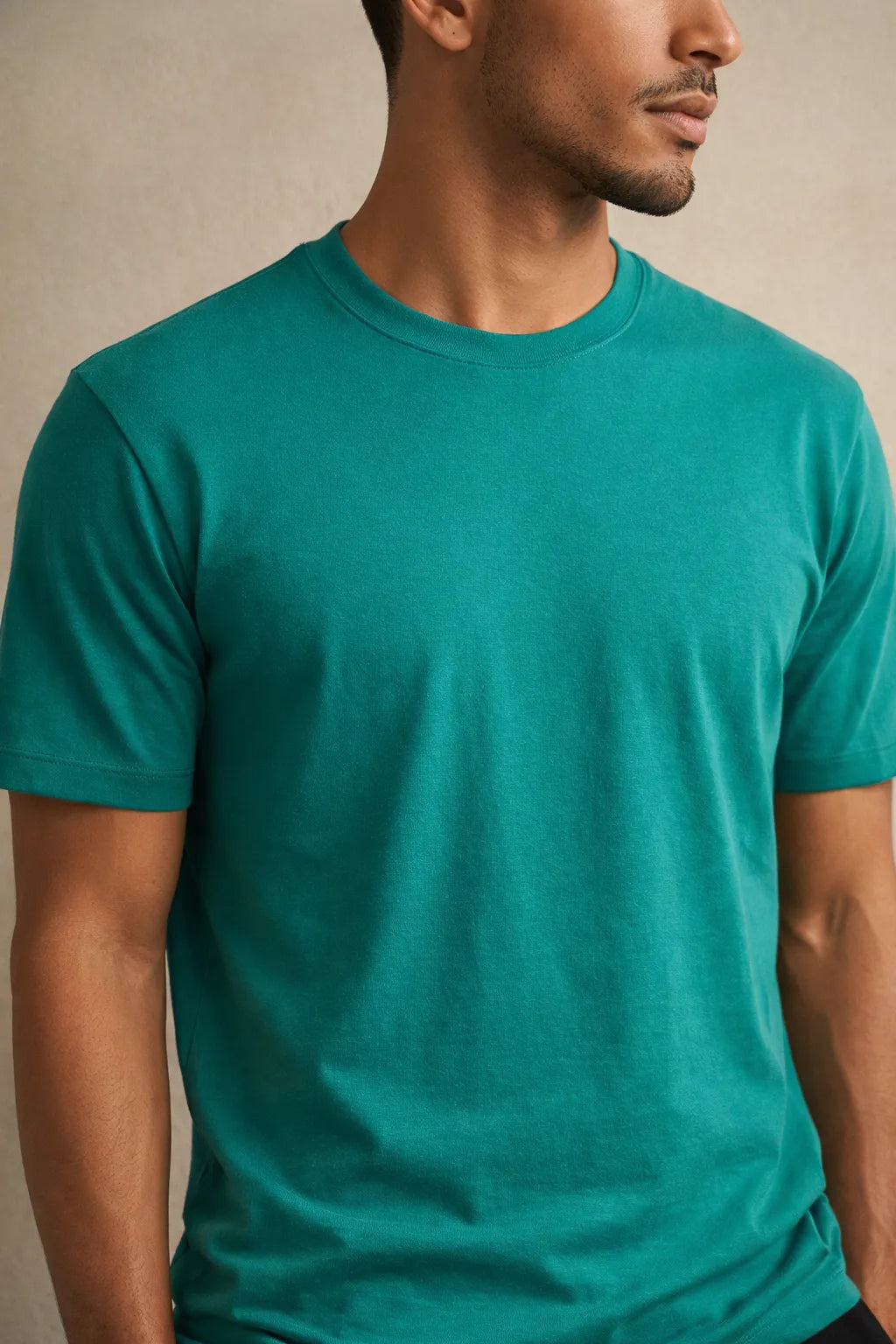 Camiseta Masculina em Algodão com Gola Redonda