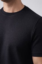 Camiseta Masculina Estruturada em Algodão com Textura Premium