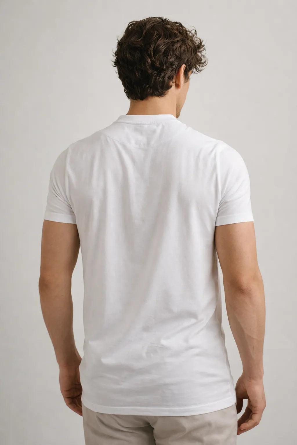 Camiseta Henley em Algodão Egípcio com Elastano Gola Padre