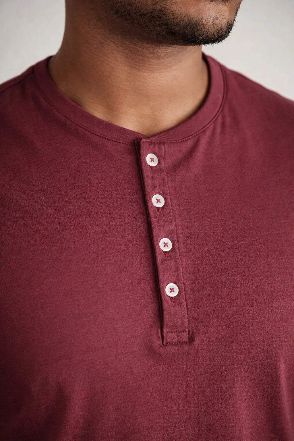 Camiseta Henley em Algodão Egípcio com Elastano Gola Padre