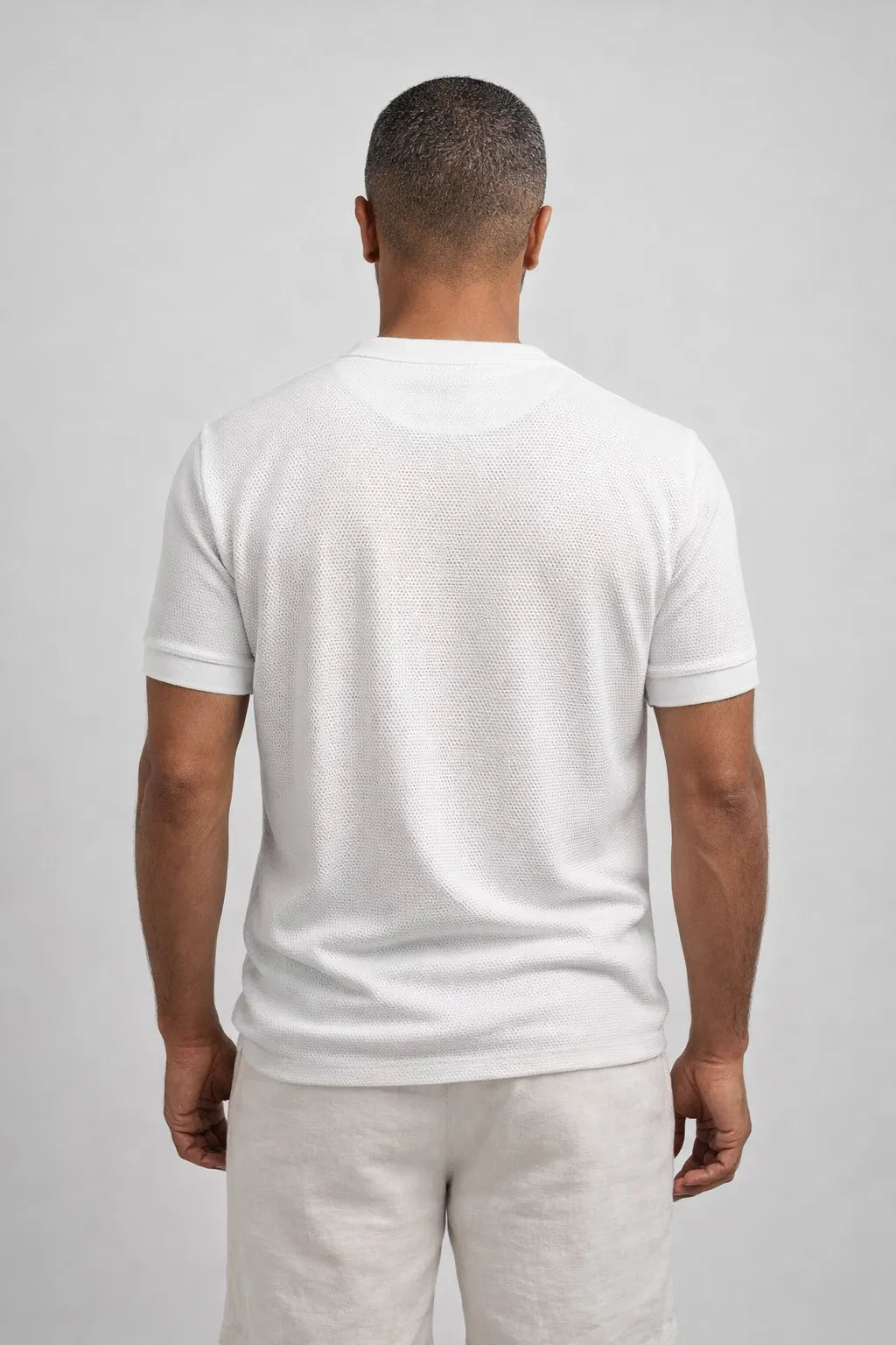 Camiseta Masculina Estruturada em Algodão com Textura Premium