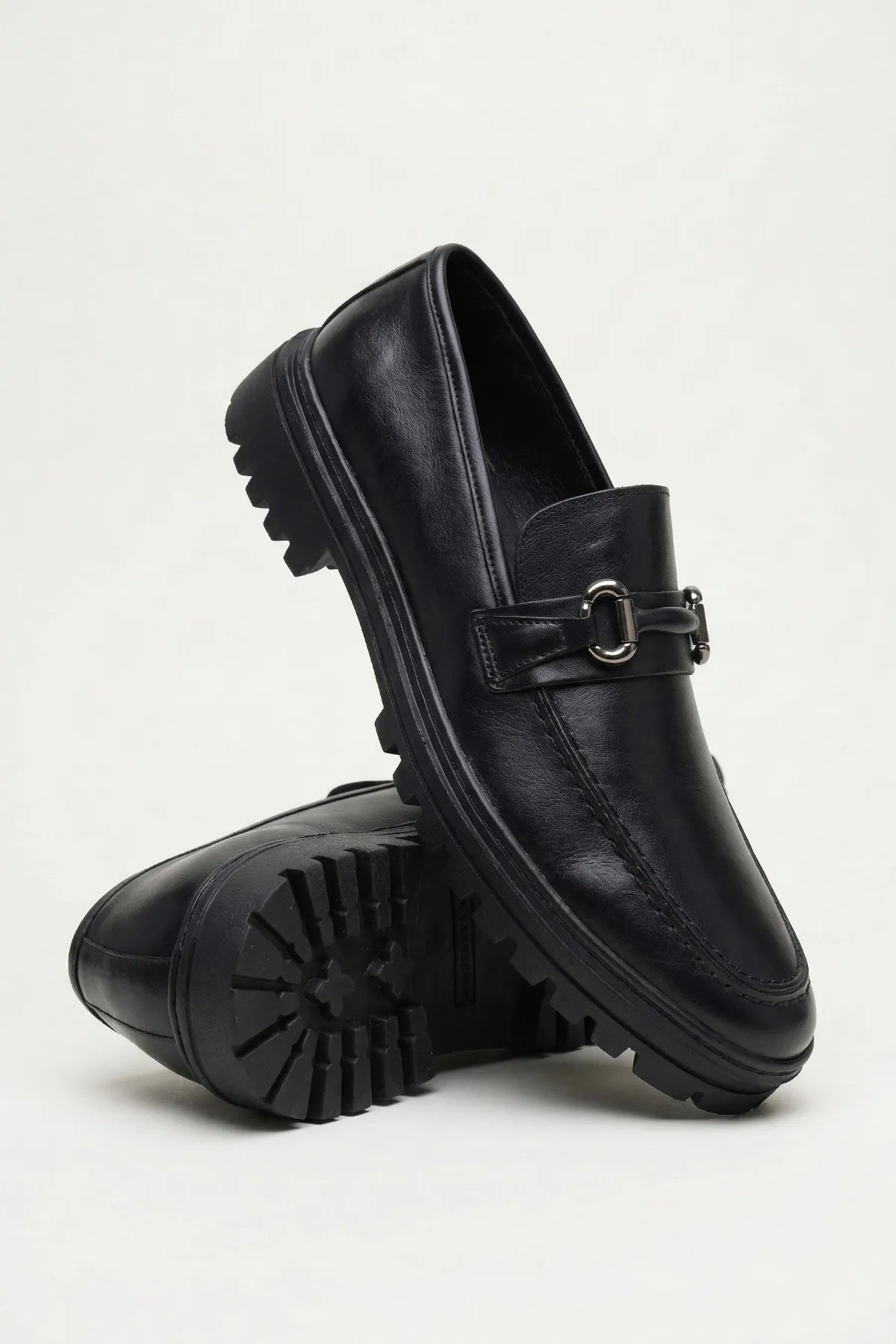 Sapato Mocassim Alaska com Bridão Prateado