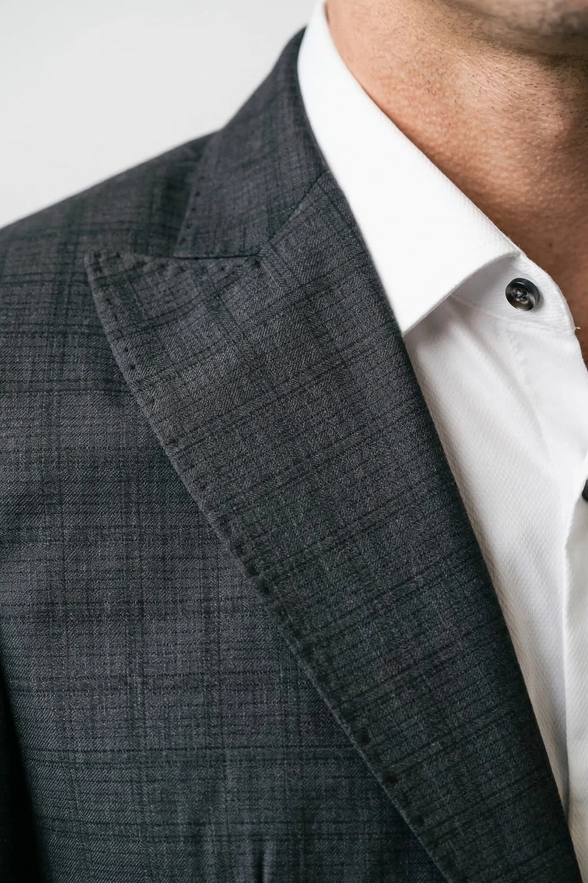 Terno Slim Masculino Chumbo Xadrez Lapela de Bico em Poliviscose