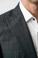 Terno Slim Masculino Chumbo Xadrez Lapela de Bico em Poliviscose