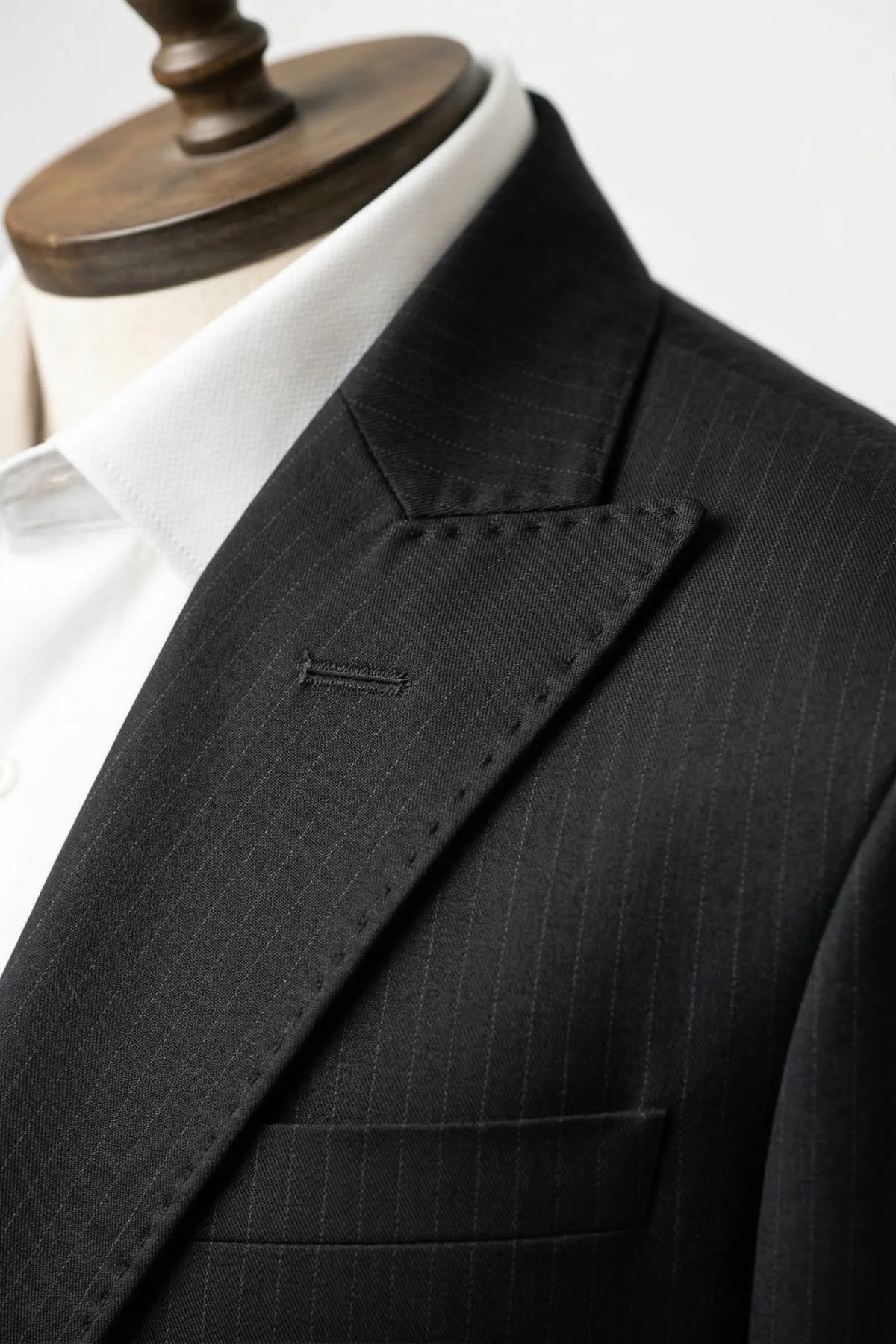 Terno Slim Masculino Preto Risca de Giz em Poliviscose