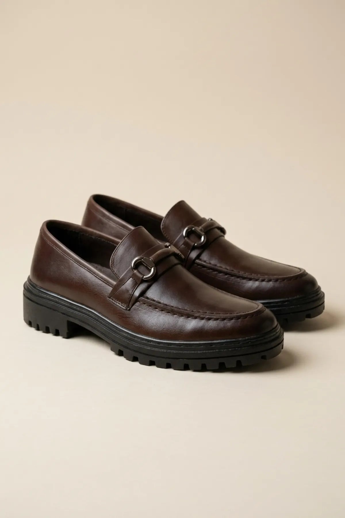 Sapato Mocassim Alaska com Bridão Prateado