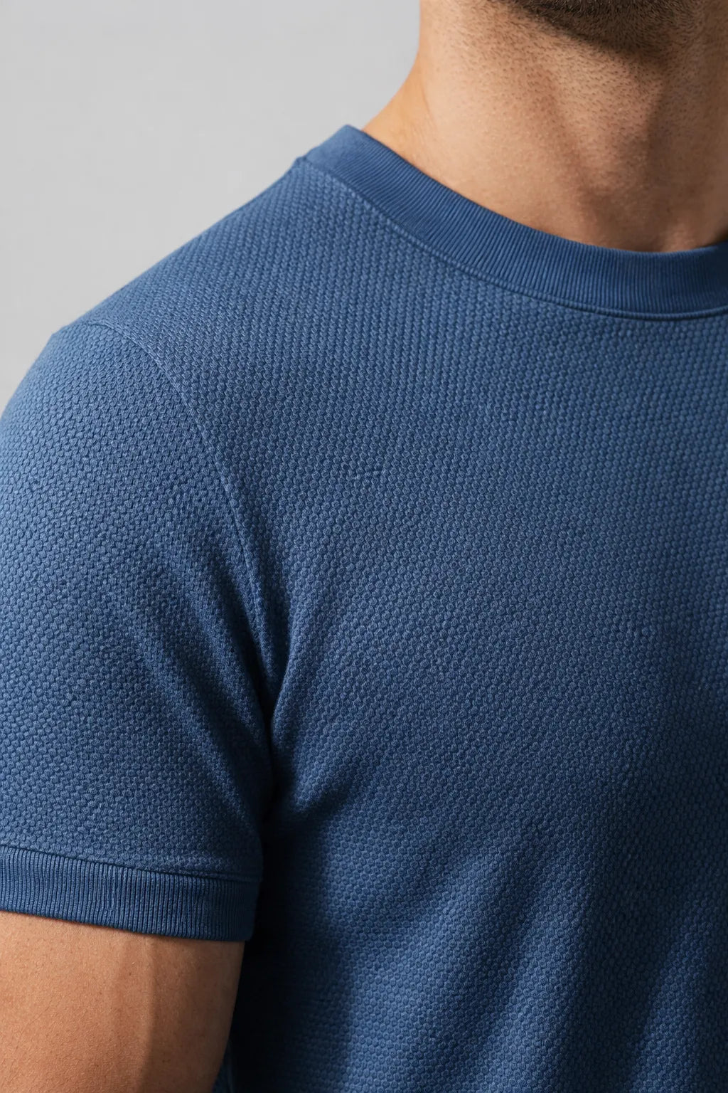 Camiseta Masculina Estruturada em Algodão com Textura Premium