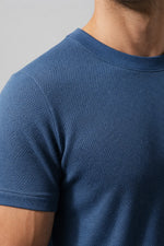 Camiseta Masculina Estruturada em Algodão com Textura Premium