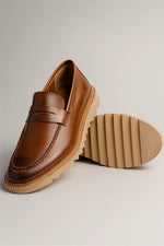 Sapato Social Loafer Tratorado Savelli em Couro Legítimo